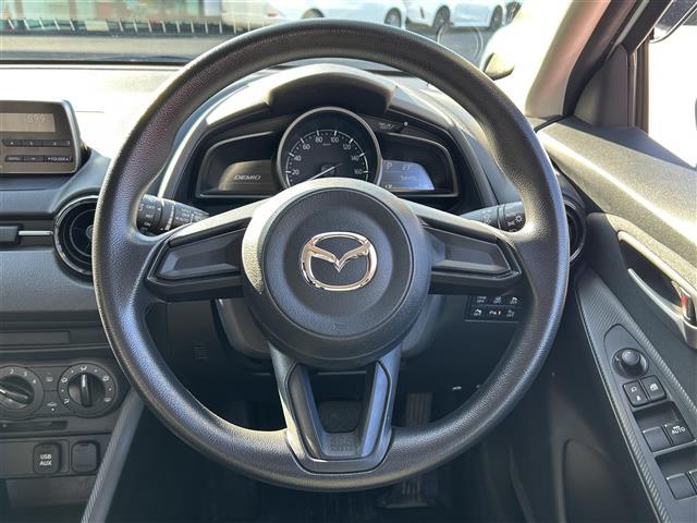 デミオ １５Ｃ　衝突被害軽減ブレーキ・レーンキープアシスト・前後コーナーセンサー・ＡＵＸカーオーディオ・Ｗ＋サイドエアバッグ・プッシュスタート・スペアキー・１５インチ純正アルミ・横滑り防止装置・・パワーウィンドウ（16枚目）