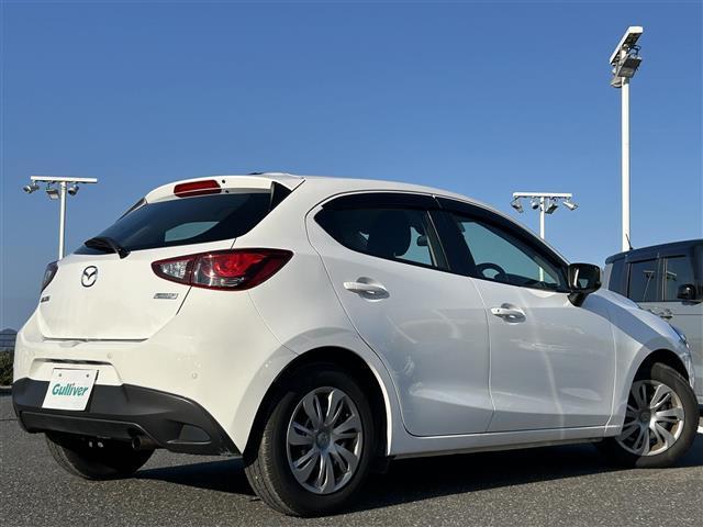 デミオ １５Ｃ　衝突被害軽減ブレーキ・レーンキープアシスト・前後コーナーセンサー・ＡＵＸカーオーディオ・Ｗ＋サイドエアバッグ・プッシュスタート・スペアキー・１５インチ純正アルミ・横滑り防止装置・・パワーウィンドウ（33枚目）