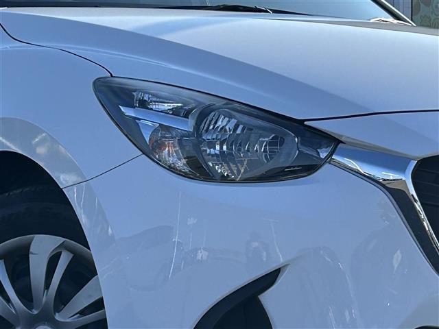 デミオ １５Ｃ　衝突被害軽減ブレーキ・レーンキープアシスト・前後コーナーセンサー・ＡＵＸカーオーディオ・Ｗ＋サイドエアバッグ・プッシュスタート・スペアキー・１５インチ純正アルミ・横滑り防止装置・・パワーウィンドウ（35枚目）