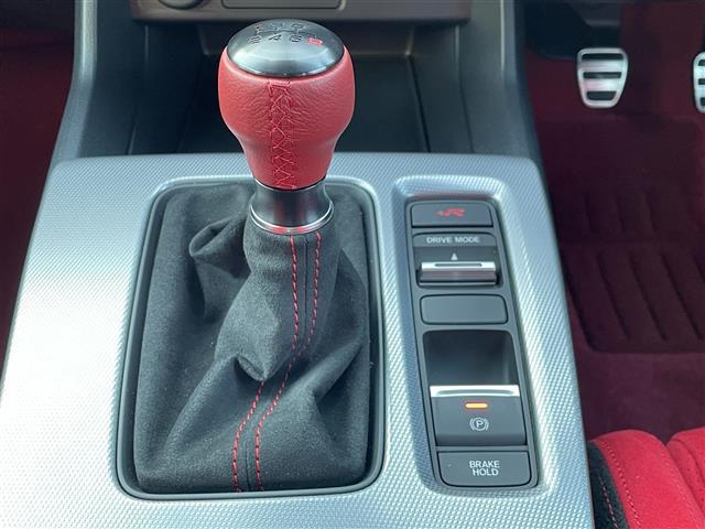 シビック タイプＲ　ワンオーナー・６速ＭＴ車・純正ナビ・バックカメラ・フルセグテレビ・ホンダセンシング・追従型クルーズコントロール・レーンキープアシスト・ブラインドスポットモニター・ＬＥＤヘッドライト・ＥＴＣ２．０（7枚目）