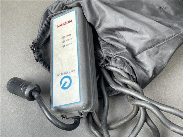 リーフ Ｘ（３０ｋｗｈ）　純正ナビ・バックカメラ・充電ケーブル・シートヒーター・ステアリングヒーター・衝突軽減システム・横滑り防止装・ＥＴＣ・電動格納ミラー・スペアキー・スマートキー・プッシュスタート・取扱説明書・ＬＥＤ（20枚目）