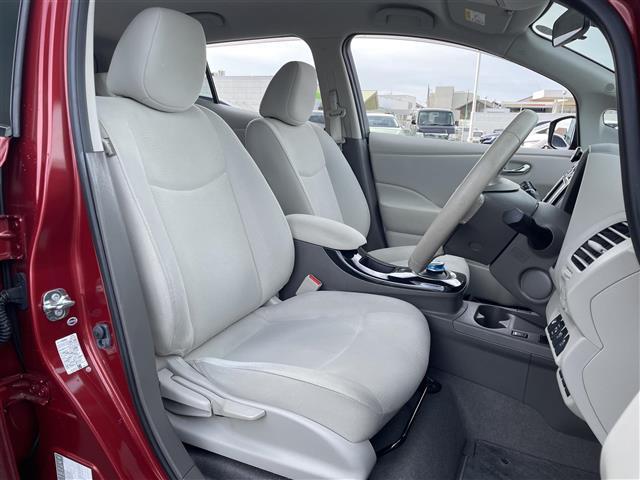 リーフ Ｘ（３０ｋｗｈ）　純正ナビ・バックカメラ・充電ケーブル・シートヒーター・ステアリングヒーター・衝突軽減システム・横滑り防止装・ＥＴＣ・電動格納ミラー・スペアキー・スマートキー・プッシュスタート・取扱説明書・ＬＥＤ（22枚目）