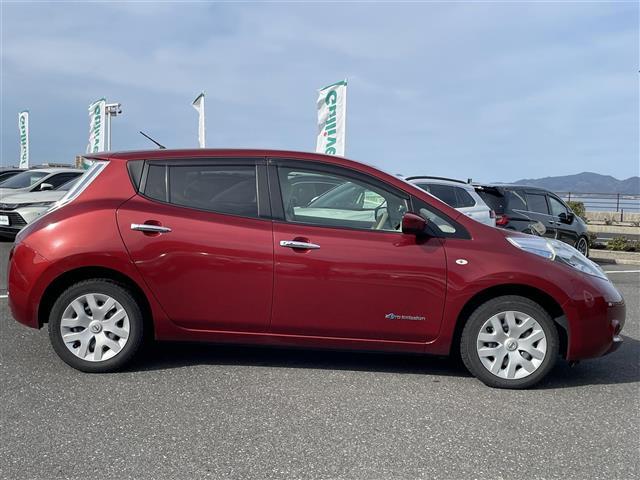 リーフ Ｘ（３０ｋｗｈ）　純正ナビ・バックカメラ・充電ケーブル・シートヒーター・ステアリングヒーター・衝突軽減システム・横滑り防止装・ＥＴＣ・電動格納ミラー・スペアキー・スマートキー・プッシュスタート・取扱説明書・ＬＥＤ（30枚目）