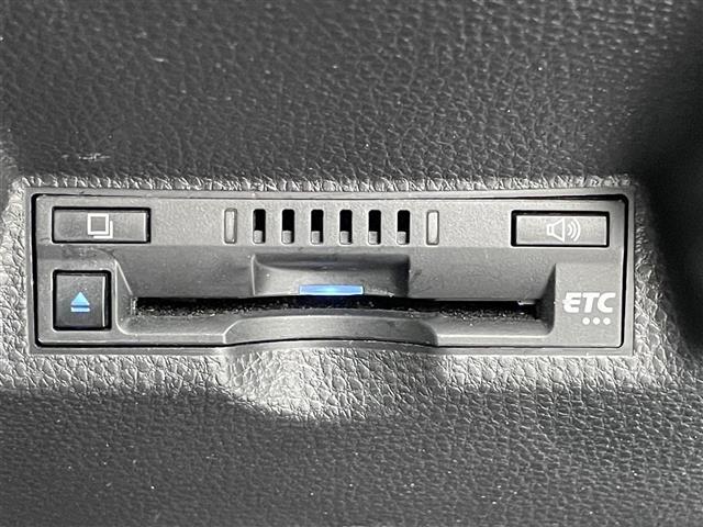 ヤリス ハイブリッドＺ　純正ナビ・フルセグ・全周囲カメラ・プリクラッシュセーフティ・レーダークルーズ・レーンキープアシスト・クリアランスソナー・前席シートヒーター・オートハイビーム・プッシュスタート・ドラレコ・ＥＴＣ・禁煙車（6枚目）
