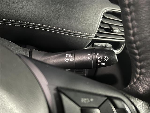 セレナ ｅ－パワー　ハイウェイスターＶ　純正９インチナビＢＴ・フルセグＴＶ・ＣＤ・ＤＶＤ・ＦＭ・ＡＭ・アラウドビューモニター・両側パワースライドドア・純正ドライブレコーダー前後・コーナーセンサー・クルコン・ＬＥＤヘッドライト・オートライト（14枚目）