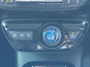 プリウス Ｓセーフティプラス　ツートーン　純正９インチナビ　ＡＭ／ＦＭ／ＣＤ／ＤＶＤ／ＢＴ　フルセグＴＶ　バックカメラ　ドライブレコーダー　レーダークルーズコントロール　パーキングアシスト　ビルトインＥＴＣ　ＬＥＤライト　オートハイビーム（5枚目）