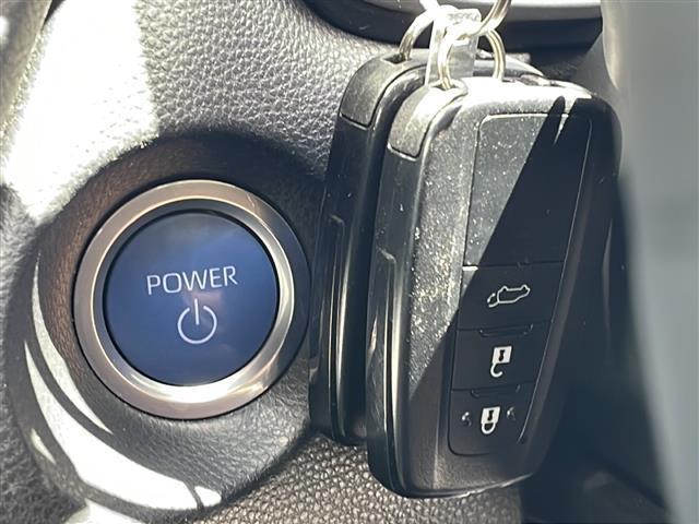 ハイブリッド　Ｚ　禁煙車　トヨタセーフティセンス　純正ナビ　フルセグＴＶ　Ｂｌｕｅｔｏｏｔｈ　全方位カメラ　ＢＳＭ　パワーバックドア　ハーフレザーシート　シートヒーター　ルーフレール　純正アルミ　保証書　取り扱い説明書(13枚目)