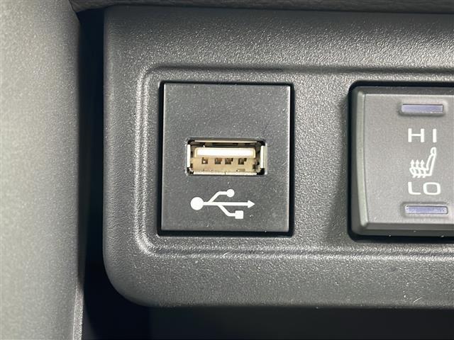 カローラクロス ハイブリッド　Ｚ　禁煙車　トヨタセーフティセンス　純正ナビ　フルセグＴＶ　Ｂｌｕｅｔｏｏｔｈ　全方位カメラ　ＢＳＭ　パワーバックドア　ハーフレザーシート　シートヒーター　ルーフレール　純正アルミ　保証書　取り扱い説明書（20枚目）