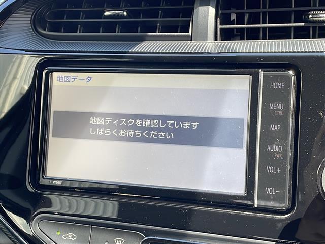 アクア Ｓスタイルブラック　禁煙車　トヨタセーフティセンス　ＬＥＤヘッドライト　純正ナビフルセグＴＶ　Ｄ　ＤＶＤ　Ｂｌｕｅｔｏｏｔｈ　バックカメラ　レーンキープアシスト　横滑り防止　スマートキー　プッシュスタート　保証書　取説（4枚目）