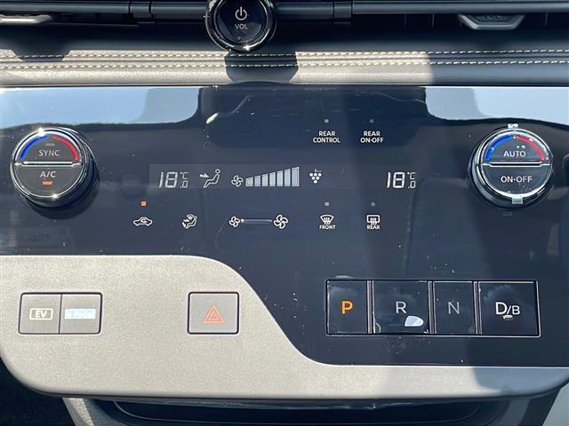 セレナ ｅ－パワー　ハイウェイスターＶ　登録済未使用　純正１２型ナビ　後席モニター　全周囲　ＢＳＭ　プロパイロット　ドラレコ　ＥＴＣ　デジタルインナーミラー　ワイヤレス充電器　ハンドル支援　電子パーキング　ＵＳＢ給電　ＬＥＤ　衝突軽減　禁煙（19枚目）