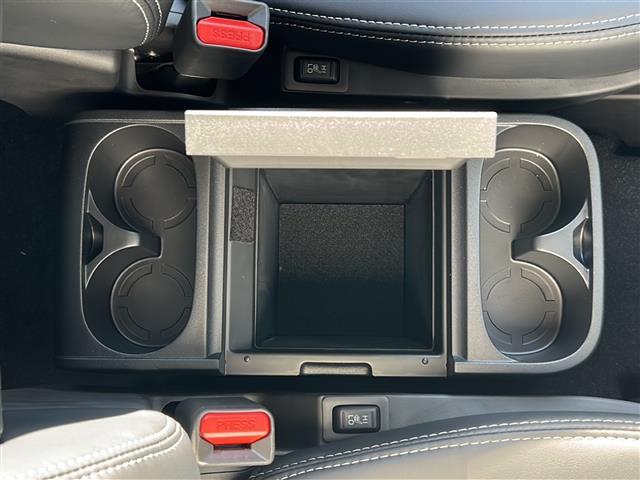 デリカＤ：５ シャモニー　登録済未使用車　ＡＬＰＩＮＥ１１型ナビ　ＡＩＰＩＮＥ１２．８型後席モニター　全周囲カメラ　両側電動　ＢＳＭ　ハンドルヒーター　パワーバックドア　シートヒーター　ＡＣ１００Ｖ充電　ＵＳＢ　ＬＥＤ　禁煙車（23枚目）