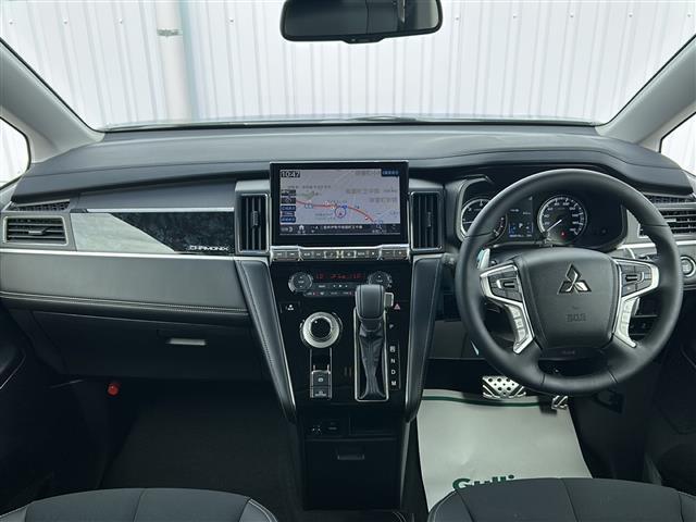 デリカＤ：５ シャモニー　登録済未使用車　ＡＬＰＩＮＥ１１型ナビ　全周囲　ＢＳＭ　ＡＣ１００Ｖ充電　ＵＳＢ　スペアキー　ハンドルヒーター　シートヒーター　パワーシート　パワーバックドア　両側電動　ＬＥＤ　オートハイビーム　禁煙（2枚目）