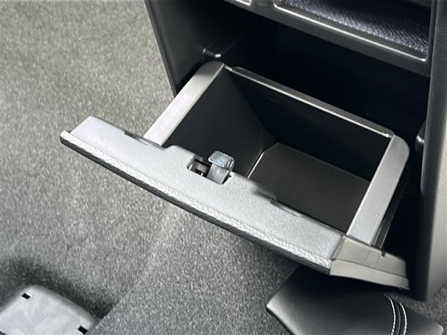 デリカＤ：５ シャモニー　登録済未使用車　ＡＬＰＩＮＥ１１型ナビ　全周囲　ＢＳＭ　ＡＣ１００Ｖ充電　ＵＳＢ　スペアキー　ハンドルヒーター　シートヒーター　パワーシート　パワーバックドア　両側電動　ＬＥＤ　オートハイビーム　禁煙（24枚目）