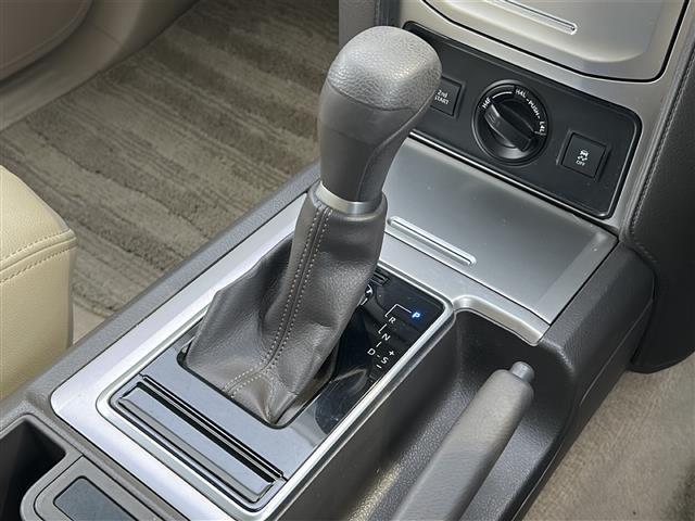 ランドクルーザープラド ＴＸ　社外９型ナビ　バックカメラ　サンルーフ　ビルトインＥＴＣ　スペアキー　前後コーナーセンサー　レーダークルーズコントロール　レーンキープアシスト　純正フロアマット　ＬＥＤ　オートハイビーム　禁煙車（11枚目）