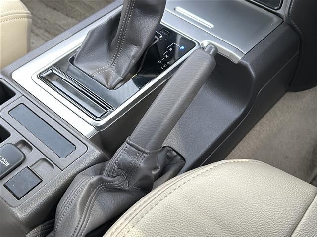 ランドクルーザープラド ＴＸ　社外９型ナビ　バックカメラ　サンルーフ　ビルトインＥＴＣ　スペアキー　前後コーナーセンサー　レーダークルーズコントロール　レーンキープアシスト　純正フロアマット　ＬＥＤ　オートハイビーム　禁煙車（12枚目）
