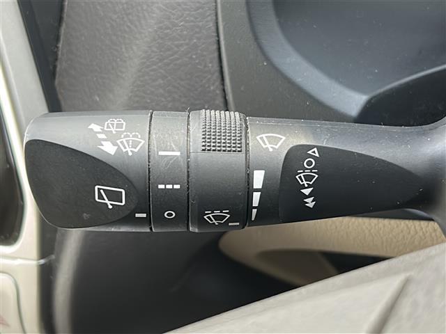 ランドクルーザープラド ＴＸ　社外９型ナビ　バックカメラ　サンルーフ　ビルトインＥＴＣ　スペアキー　前後コーナーセンサー　レーダークルーズコントロール　レーンキープアシスト　純正フロアマット　ＬＥＤ　オートハイビーム　禁煙車（16枚目）