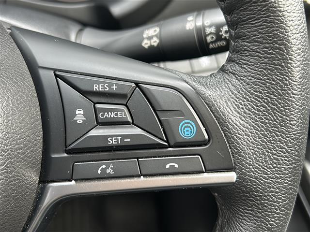 キックス Ｘ　社外ナビ　バックカメラ　ビルトインＥＴＣ　前席シートヒーター　ステアリングヒーター　前方ドライブレコーダー　前後コーナーセンサー　プロパイロット　レーダークルーズコントロール　ＵＳＢ給電ポート　禁煙車（13枚目）