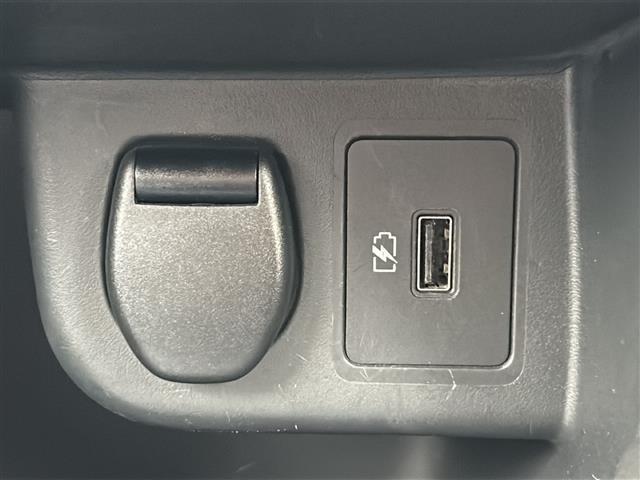 キックス Ｘ　社外ナビ　バックカメラ　ビルトインＥＴＣ　前席シートヒーター　ステアリングヒーター　前方ドライブレコーダー　前後コーナーセンサー　プロパイロット　レーダークルーズコントロール　ＵＳＢ給電ポート　禁煙車（17枚目）