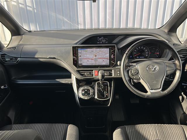 ヴォクシー ＺＳ　煌ＩＩ　社外ナビ　社外１３．３後席モニター　バックカメラ　スペアキー　両側パワースライドドア　ビルトインＥＴＣ　コーナーセンサー　ＵＳＢ給電　クルーズコントロール　ＬＥＤヘッドライト　オートハイビーム　禁煙車（2枚目）