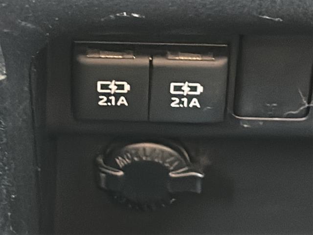 ヴォクシー ＺＳ　煌ＩＩ　社外ナビ　社外１３．３後席モニター　バックカメラ　スペアキー　両側パワースライドドア　ビルトインＥＴＣ　コーナーセンサー　ＵＳＢ給電　クルーズコントロール　ＬＥＤヘッドライト　オートハイビーム　禁煙車（7枚目）