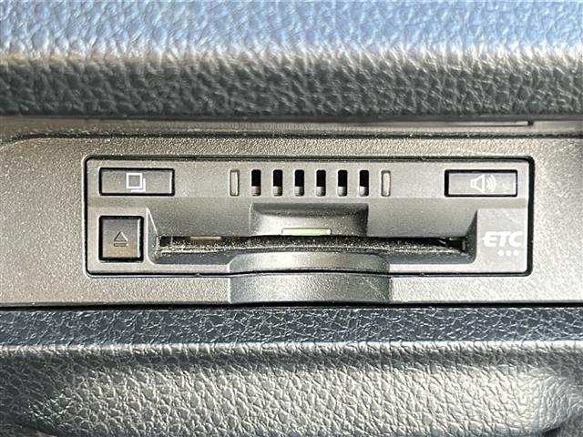 ヴォクシー ＺＳ　煌ＩＩ　社外ナビ　社外１３．３後席モニター　バックカメラ　スペアキー　両側パワースライドドア　ビルトインＥＴＣ　コーナーセンサー　ＵＳＢ給電　クルーズコントロール　ＬＥＤヘッドライト　オートハイビーム　禁煙車（8枚目）