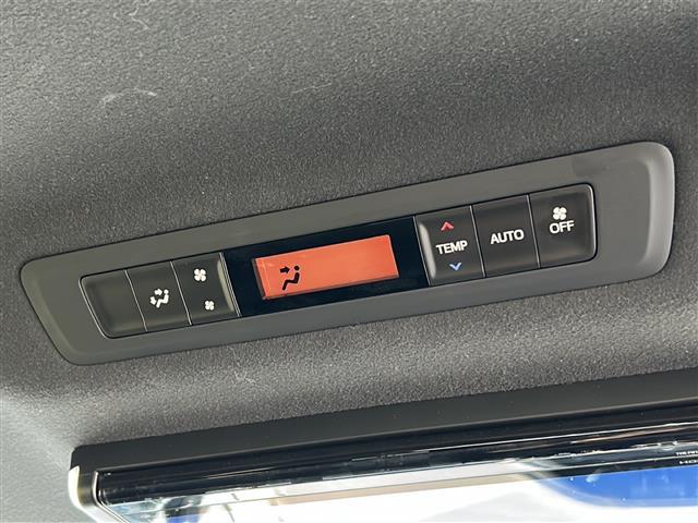 ヴォクシー ＺＳ　煌ＩＩ　社外ナビ　社外１３．３後席モニター　バックカメラ　スペアキー　両側パワースライドドア　ビルトインＥＴＣ　コーナーセンサー　ＵＳＢ給電　クルーズコントロール　ＬＥＤヘッドライト　オートハイビーム　禁煙車（9枚目）