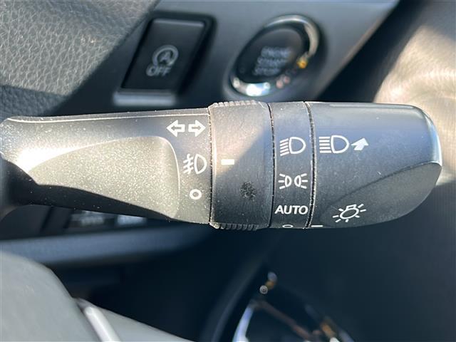 ヴォクシー ＺＳ　煌ＩＩ　社外ナビ　社外１３．３後席モニター　バックカメラ　スペアキー　両側パワースライドドア　ビルトインＥＴＣ　コーナーセンサー　ＵＳＢ給電　クルーズコントロール　ＬＥＤヘッドライト　オートハイビーム　禁煙車（16枚目）