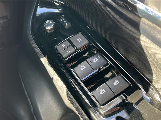 ヴォクシー ＺＳ　煌ＩＩ　社外ナビ　社外１３．３後席モニター　バックカメラ　スペアキー　両側パワースライドドア　ビルトインＥＴＣ　コーナーセンサー　ＵＳＢ給電　クルーズコントロール　ＬＥＤヘッドライト　オートハイビーム　禁煙車（19枚目）