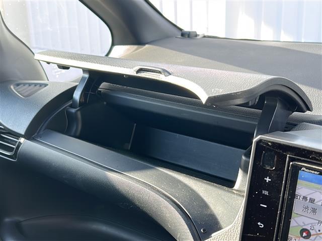 ヴォクシー ＺＳ　煌ＩＩ　社外ナビ　社外１３．３後席モニター　バックカメラ　スペアキー　両側パワースライドドア　ビルトインＥＴＣ　コーナーセンサー　ＵＳＢ給電　クルーズコントロール　ＬＥＤヘッドライト　オートハイビーム　禁煙車（20枚目）