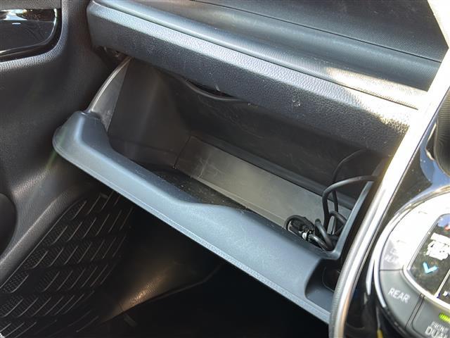 ヴォクシー ＺＳ　煌ＩＩ　社外ナビ　社外１３．３後席モニター　バックカメラ　スペアキー　両側パワースライドドア　ビルトインＥＴＣ　コーナーセンサー　ＵＳＢ給電　クルーズコントロール　ＬＥＤヘッドライト　オートハイビーム　禁煙車（21枚目）