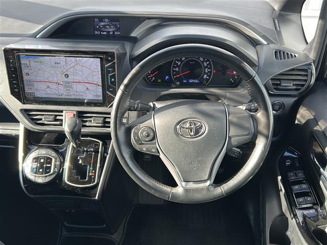 ヴォクシー ＺＳ　煌ＩＩ　社外ナビ　社外１３．３後席モニター　バックカメラ　スペアキー　両側パワースライドドア　ビルトインＥＴＣ　コーナーセンサー　ＵＳＢ給電　クルーズコントロール　ＬＥＤヘッドライト　オートハイビーム　禁煙車（42枚目）