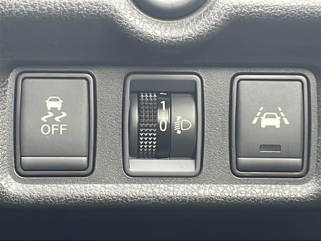 ノート X 純正ナビ 全周囲カメラ ETC 前後コーナーセンサー 前後ドライブレコーダー レーンキープアシスト 衝突軽減ブレーキ 純正フロアマット ステアリングスイッチ オートライト 電動格納ミラー 禁煙車(12枚目)