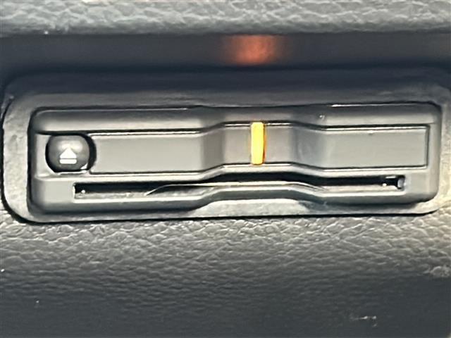 ステップワゴン ｅ：ＨＥＶスパーダ　禁煙　純正１１．４型ナビ　全方位カメラ　ＢＳＭ　前後コーナーセンサー　前後ドラレコ　ビルトインＥＴＣ　スペアキー　両側パワスラ　パワーバックドア　前後シートヒーター　ＵＳＢ給電　ＡＣＣ　ＰＣＳ（6枚目）