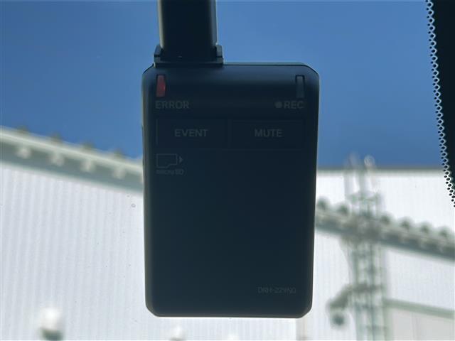 ステップワゴン ｅ：ＨＥＶスパーダ　禁煙　純正１１．４型ナビ　全方位カメラ　ＢＳＭ　前後コーナーセンサー　前後ドラレコ　ビルトインＥＴＣ　スペアキー　両側パワスラ　パワーバックドア　前後シートヒーター　ＵＳＢ給電　ＡＣＣ　ＰＣＳ（7枚目）