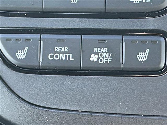 ステップワゴン ｅ：ＨＥＶスパーダ　禁煙　純正１１．４型ナビ　全方位カメラ　ＢＳＭ　前後コーナーセンサー　前後ドラレコ　ビルトインＥＴＣ　スペアキー　両側パワスラ　パワーバックドア　前後シートヒーター　ＵＳＢ給電　ＡＣＣ　ＰＣＳ（10枚目）