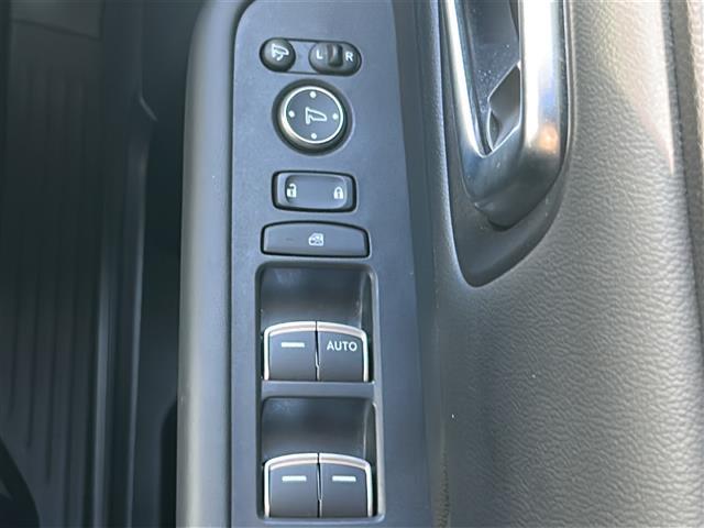 ステップワゴン ｅ：ＨＥＶスパーダ　禁煙　純正１１．４型ナビ　全方位カメラ　ＢＳＭ　前後コーナーセンサー　前後ドラレコ　ビルトインＥＴＣ　スペアキー　両側パワスラ　パワーバックドア　前後シートヒーター　ＵＳＢ給電　ＡＣＣ　ＰＣＳ（13枚目）