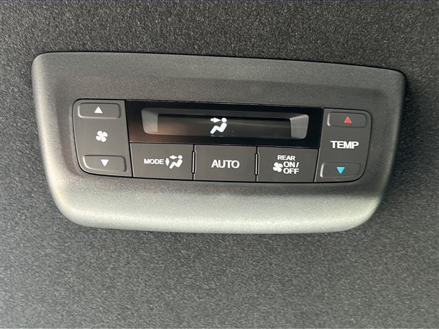 ステップワゴン ｅ：ＨＥＶスパーダ　禁煙　純正１１．４型ナビ　全方位カメラ　ＢＳＭ　前後コーナーセンサー　前後ドラレコ　ビルトインＥＴＣ　スペアキー　両側パワスラ　パワーバックドア　前後シートヒーター　ＵＳＢ給電　ＡＣＣ　ＰＣＳ（16枚目）