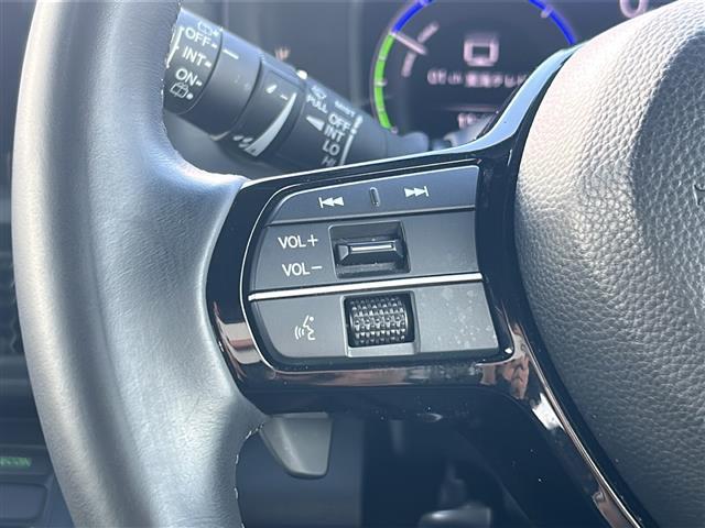 ステップワゴン ｅ：ＨＥＶスパーダ　禁煙　純正１１．４型ナビ　全方位カメラ　ＢＳＭ　前後コーナーセンサー　前後ドラレコ　ビルトインＥＴＣ　スペアキー　両側パワスラ　パワーバックドア　前後シートヒーター　ＵＳＢ給電　ＡＣＣ　ＰＣＳ（19枚目）