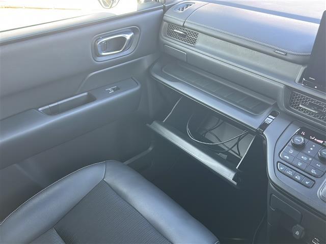 ステップワゴン ｅ：ＨＥＶスパーダ　禁煙　純正１１．４型ナビ　全方位カメラ　ＢＳＭ　前後コーナーセンサー　前後ドラレコ　ビルトインＥＴＣ　スペアキー　両側パワスラ　パワーバックドア　前後シートヒーター　ＵＳＢ給電　ＡＣＣ　ＰＣＳ（23枚目）