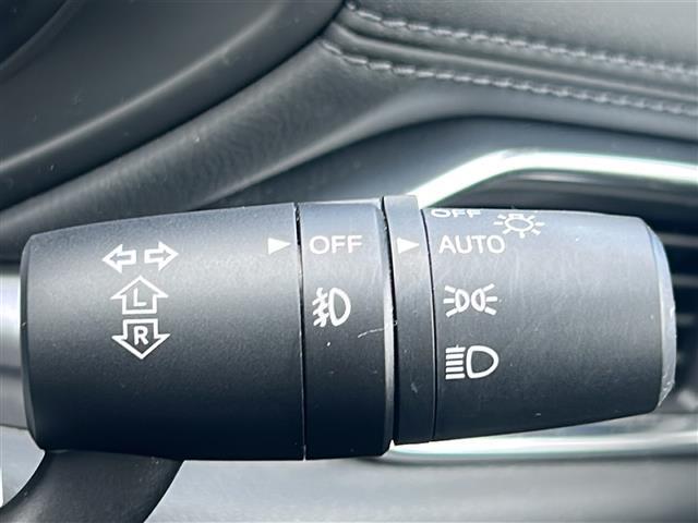 【ＣＡＲＭＡＴＥドライブレコーダー】走行中の車内外を３６０°撮影することができるので、通常のドラレコでは撮りきれない横方向からの突然の飛び出しや、後方からの無理な追い抜きなども逃さず記録します。