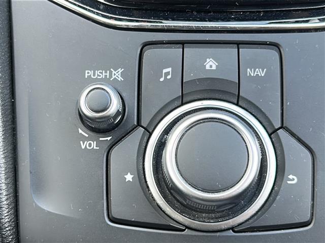 【ガラスコート艶プラス】吸い込まれるほどの深い艶が約２年間持続！ガラス系のコーティングでありながら、強力な撥水性能を併せ持ちます。しかも普段のお手入れは水洗いだけ！