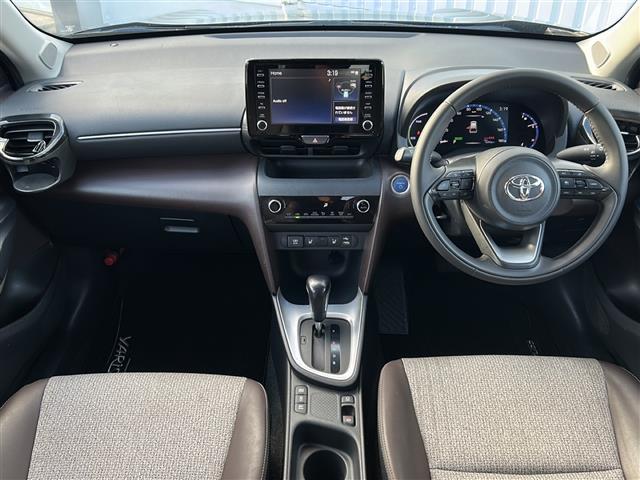 ヤリスクロス ハイブリッドZ 純正ナビ 全周囲 ビルトインETC 前席シートヒーター パワーシート パワーバックドア USB給電 前後コーナーセンサー スペアキー ハーフレザーシート レーダークルーズコントロール LED 禁煙車(2枚目)