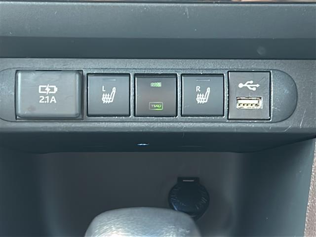 ヤリスクロス ハイブリッドZ 純正ナビ 全周囲 ビルトインETC 前席シートヒーター パワーシート パワーバックドア USB給電 前後コーナーセンサー スペアキー ハーフレザーシート レーダークルーズコントロール LED 禁煙車(4枚目)