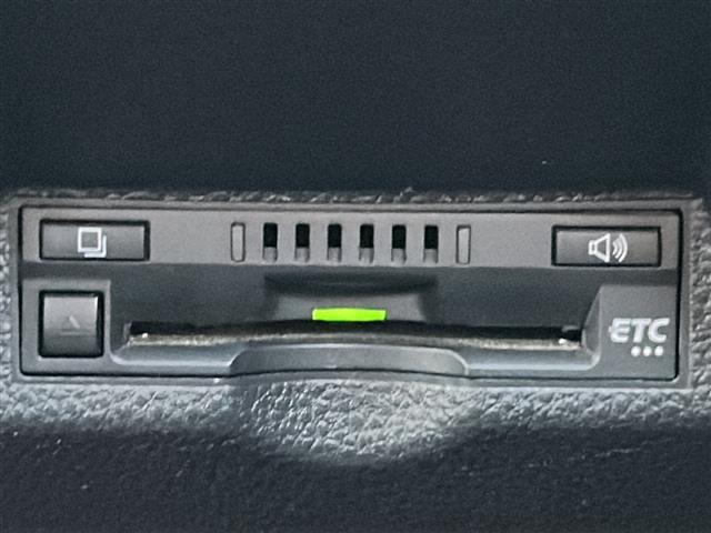 ヤリスクロス ハイブリッドZ 純正ナビ 全周囲 ビルトインETC 前席シートヒーター パワーシート パワーバックドア USB給電 前後コーナーセンサー スペアキー ハーフレザーシート レーダークルーズコントロール LED 禁煙車(9枚目)