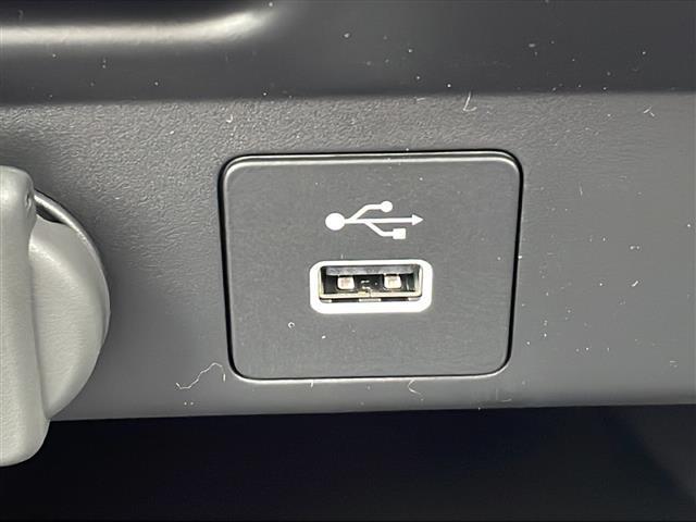 フリード ｅ：ＨＥＶクロスター　純正９インチコネクトナビ　アップルカープレイ　ＢＳＭ　両側パワースライドドア　バックカメラ　前席シートヒーター　追従クルーズコントロール　コーナーセンサー　ＵＳＢ　ＬＥＤ　ハーフレザーシート（9枚目）