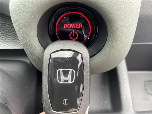 フリード ｅ：ＨＥＶクロスター　純正９インチコネクトナビ　アップルカープレイ　ＢＳＭ　両側パワースライドドア　バックカメラ　前席シートヒーター　追従クルーズコントロール　コーナーセンサー　ＵＳＢ　ＬＥＤ　ハーフレザーシート（13枚目）