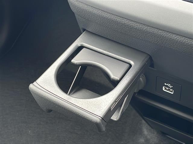 フリード ｅ：ＨＥＶクロスター　純正９インチコネクトナビ　アップルカープレイ　ＢＳＭ　両側パワースライドドア　バックカメラ　前席シートヒーター　追従クルーズコントロール　コーナーセンサー　ＵＳＢ　ＬＥＤ　ハーフレザーシート（18枚目）