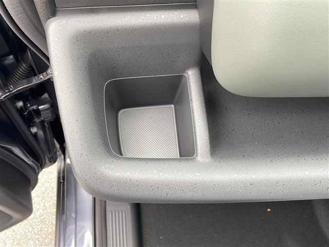 フリード ｅ：ＨＥＶクロスター　純正９インチコネクトナビ　アップルカープレイ　ＢＳＭ　両側パワースライドドア　バックカメラ　前席シートヒーター　追従クルーズコントロール　コーナーセンサー　ＵＳＢ　ＬＥＤ　ハーフレザーシート（20枚目）