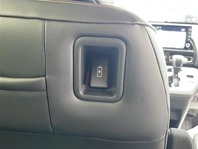 フリード ｅ：ＨＥＶクロスター　純正９インチコネクトナビ　アップルカープレイ　ＢＳＭ　両側パワースライドドア　バックカメラ　前席シートヒーター　追従クルーズコントロール　コーナーセンサー　ＵＳＢ　ＬＥＤ　ハーフレザーシート（24枚目）