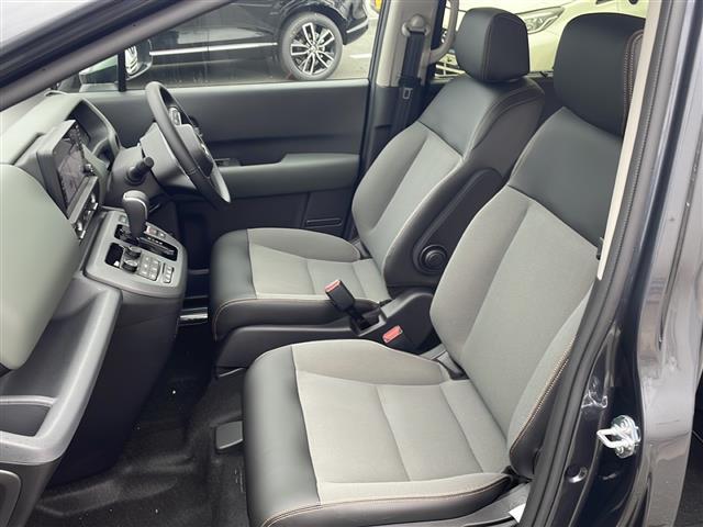 フリード ｅ：ＨＥＶクロスター　純正９インチコネクトナビ　アップルカープレイ　ＢＳＭ　両側パワースライドドア　バックカメラ　前席シートヒーター　追従クルーズコントロール　コーナーセンサー　ＵＳＢ　ＬＥＤ　ハーフレザーシート（25枚目）